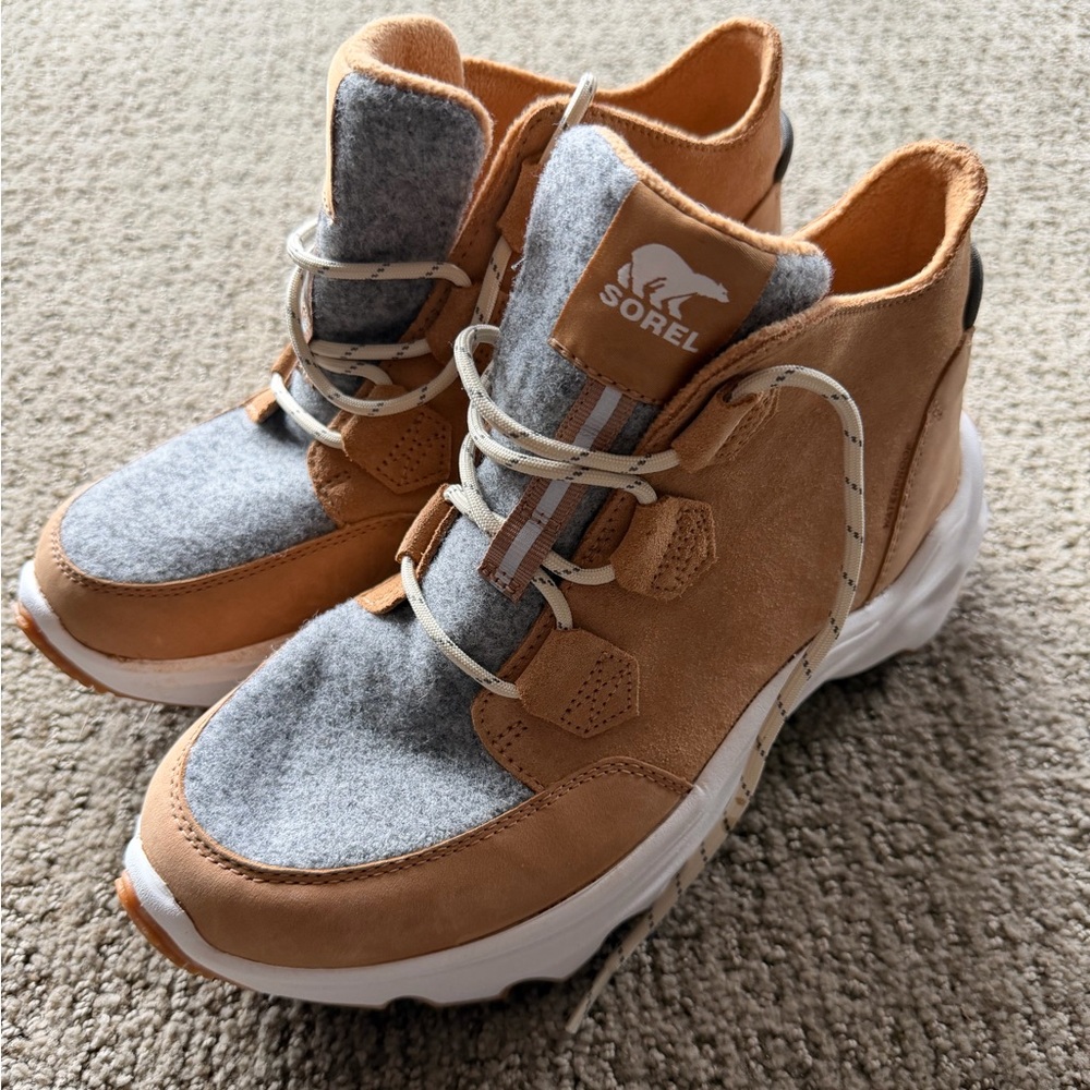Sorel Women's Kinetic Breakthru Caribou Boots